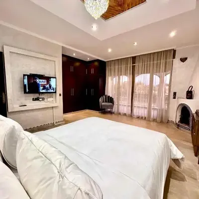 Medley Luxury Villa - PARKING