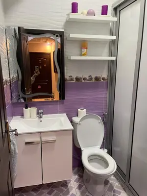 a bathroom with a toilet and a sink at Élégant appart 2chambre, terrasses,proche Gueliz&parking in Marrakech
