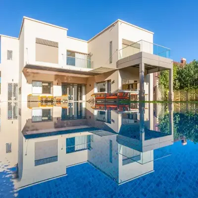 Villa 5 Suites Modern with Ping Pong table and Heated Swimming pool
