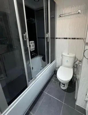 a bathroom with a shower and a toilet and a tub at RENTSUITE APPARTEMENT Premium Village Luxurious Residence in Marrakech