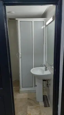 a bathroom with a white sink and a shower at DARNA 34 FACE GARE CTM HIVERNAGE a 10MN DE L'AEROPORT in Marrakech