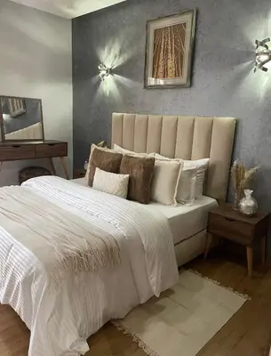 a bedroom with a large bed with white sheets and pillows at Luxueux appartement a Marrakech in Marrakech