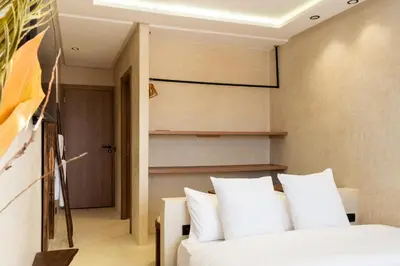 two beds in a room with white pillows at Suite cosy en hypercentre in Marrakech