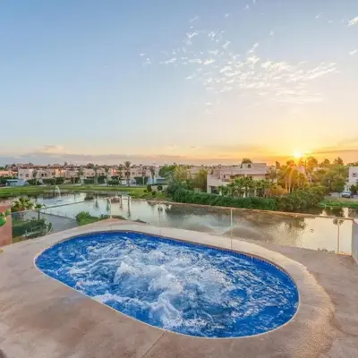 Spacious Luxury Apartment with Heated Pool Center