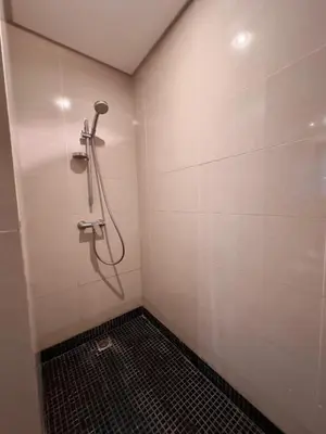 a bathroom with a shower with a tile floor at فيلا فاخرة في مراكش مع حديقة خاصة ومسبح - تجربة استرخاء لا تُنسى in Marrakech