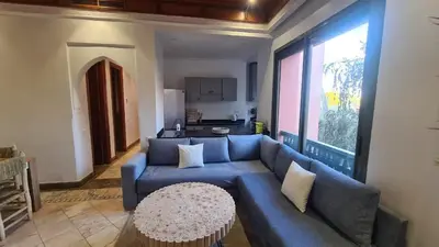 a living room with a blue couch and a table at Marrakech Palmeraie 2 appt 2ch, résidence avec piscine in Marrakech