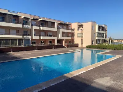 an empty swimming pool in front of a building at Cozy apartment with pool Bd Mohamed 6 in Marrakech