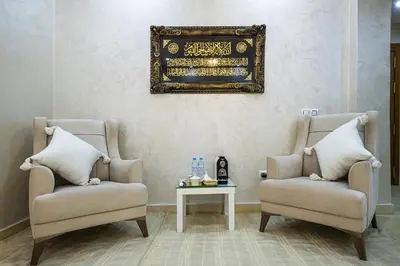 two chairs and a table in a room at Appartement Bien équipé au Centre ville Garage Privé et Climatiseur Fibre 5G in Marrakech