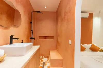 a bathroom with a sink and a bath tub at Suite Soleil Charme, Confort & Emplacement Idéal in Marrakech
