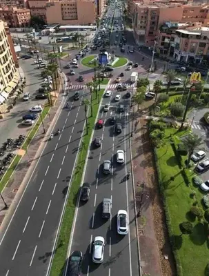 an aerial view of a busy city street with cars at Appartement raffiné avec piscine au centre ville in Marrakech