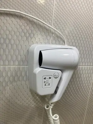a white electrical outlet on a wall with a wire at Spacieux & confortable, parfait pour familles ou séjours tranquilles in Marrakech