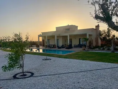 a villa with a swimming pool and a house at Villa avec piscine privée et sans vis à vis à Marrakech in Douar Nouaji