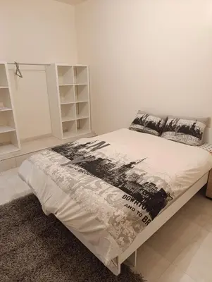 a white bedroom with a large bed in it at Excellente appartement 3 chambres in Marrakech