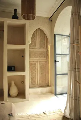 a room with a door and a vase on the floor at Riad en exclusivité Maison Habibi in Marrakech