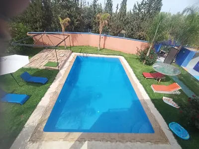 an overhead view of a swimming pool with chairs and a yard at villa paradisiaque in Marrakech