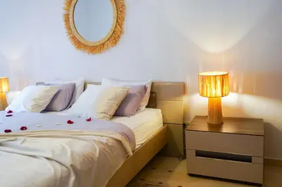 a bedroom with a bed and a mirror on the wall at Plaza Julianah in Marrakech
