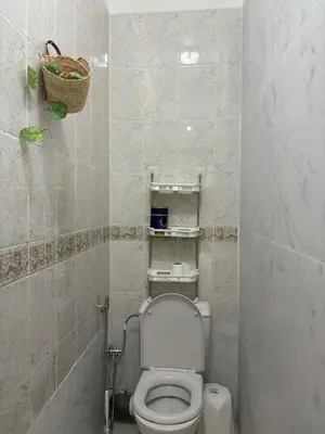 a bathroom with a toilet and a basket on the wall at Elegant appartement a Gueliz in Marrakech