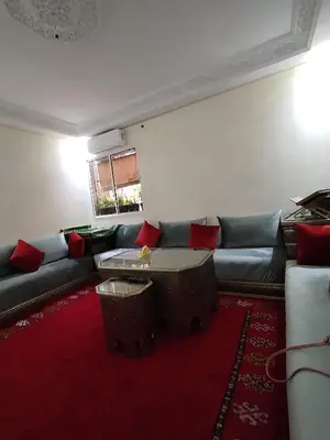 a living room with a couch and a table at Joli et affordable appart pas loin de l'aéroport in Oulad Akkou