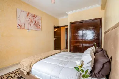a bedroom with a large white bed in a room at Cocon De Luxe Proche du Centre in Marrakech
