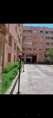 a street light in front of a large building at Appart 2 CH lumineux et une piscine pour votre séjour in Marrakech