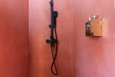 a showeruliculiculiculiculiculiculiculiculiculiculiculiculiculic at Suite Sirocco - Confort a Gueliz in Marrakech