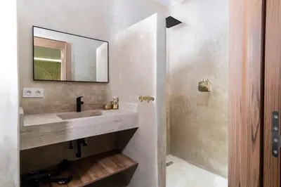 a bathroom with a sink and a mirror at Suite Oasis - cosy et moderne in Marrakech