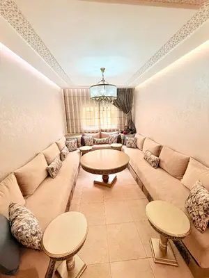 a living room with a couch and a table at Luxueux Aprt A Gat Moderne Centre-ville in Marrakech