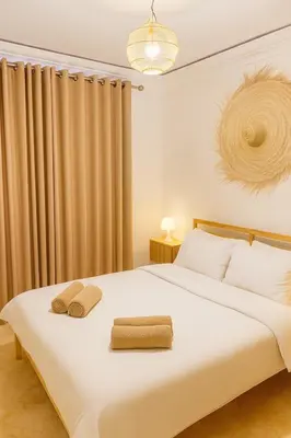 a bedroom with a bed with two towels on it at Appartement Cosy Majorelle au Centre-Ville - Netflix-Fibre in Marrakech