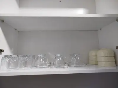 a shelf with several glass tea pots and pans at Fabuleux appartement au centre ville de Marrakech à Gueliz Gare CTM et Train in Marrakech