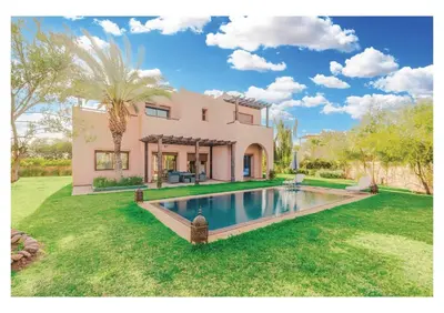 a house with a swimming pool in the yard at Villa Camelia avec Jacuzzi, Cuisinière, Piscine in Marrakech