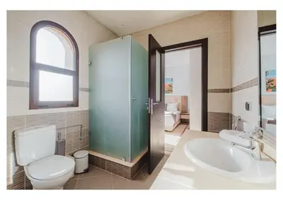 a bathroom with a toilet and a sink at Villa Camelia avec Jacuzzi, Cuisinière, Piscine in Marrakech