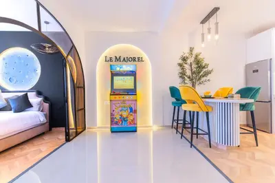a room with a margarita machine and a table at LE MAJOREL Centre Marrakech in Marrakech