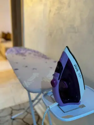 a iron sitting on top of a chair at Luxuriöse Wohnung mit Pool und Netflix in Marrakech