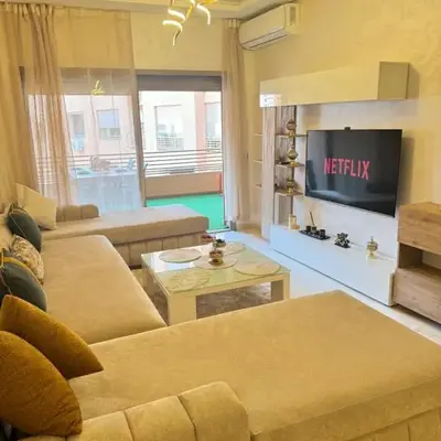Luxuriöse Wohnung mit Pool und Netflix