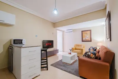 a living room with a couch and a tv at Appartement Relax & Confort au Cœur de Marrakech in Marrakech