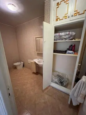 a small bathroom with a toilet and a sink at Cozy appartement en plein coeur de Guéliz in Marrakech