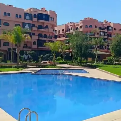 Comfortable poolside apartment near city center