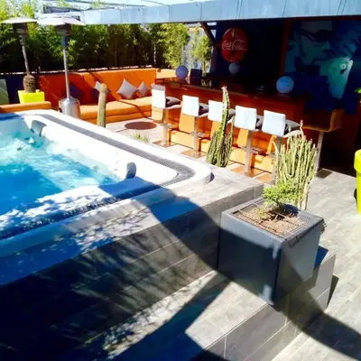 Apartment with Private Rooftop & Jaccuzzi