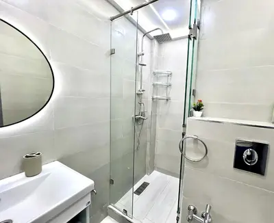 a bathroom with a shower and a sink at Appartement Chic et Confortable, Netflix, PS4 & Wi-Fi Centre Marrakech in Marrakech
