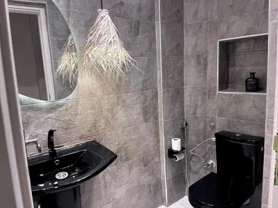 a bathroom with a black sink and a mirror at Appartement Luxueux à Guéliz in Marrakech