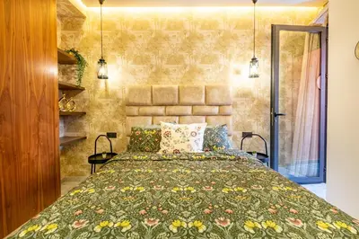 a bedroom with a bed with a green bedspread at HS14 Luxury 2Chambres Gueliz TopCenter in Marrakech