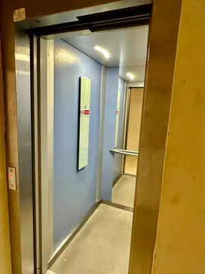 a hallway with a blue wall with a sign on it at Moderne appartement centre Marrakech in Marrakech
