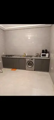 a kitchen with a washing machine and a microwave at Chambre Marrakech 1 in Marrakech