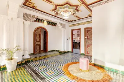 a room with a tile floor and a ceiling at Guéliz Marrakech-Authentique, spacieux , central in Marrakech