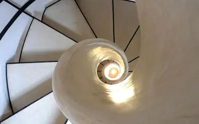 a spiral staircase in a building with a ceiling at Riad la Source du Desert in Marrakech