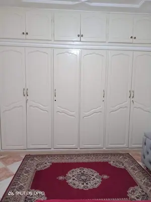 a room with white cabinets and a red rug at Appartement 