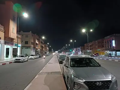 a car parked on the side of a street at night at Appartement 