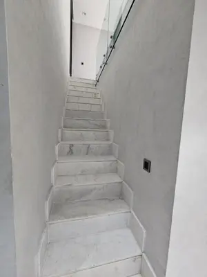 a staircase in a building with white walls at Loft confort, lumineux, avec accès piscine dans une résidence sécurisée in Marrakech