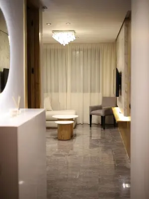 a living room with a couch and a chair at Éden Luxueux au Cœur de la Ville in Marrakech