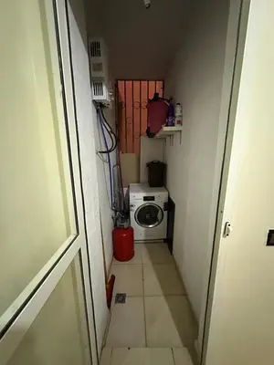 a small hallway with a washing machine in a room at Beautiful apartment with children's pool in Marrakech